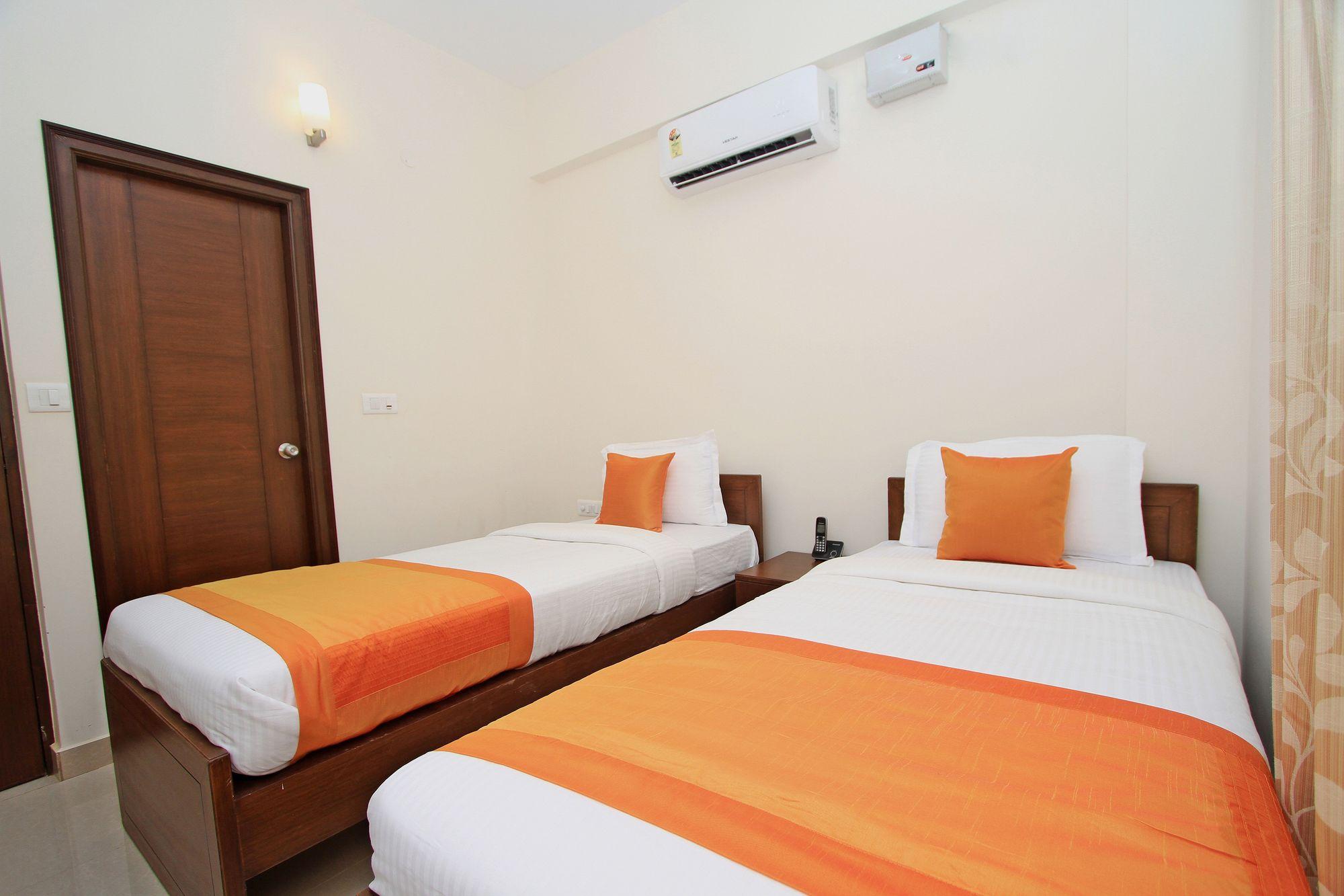 Oyo 4797 Lulu Hospitality Hotel Yelahanka Kültér fotó
