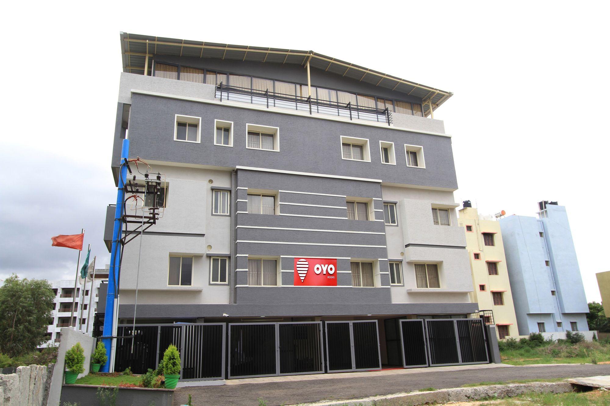 Oyo 4797 Lulu Hospitality Hotel Yelahanka Kültér fotó