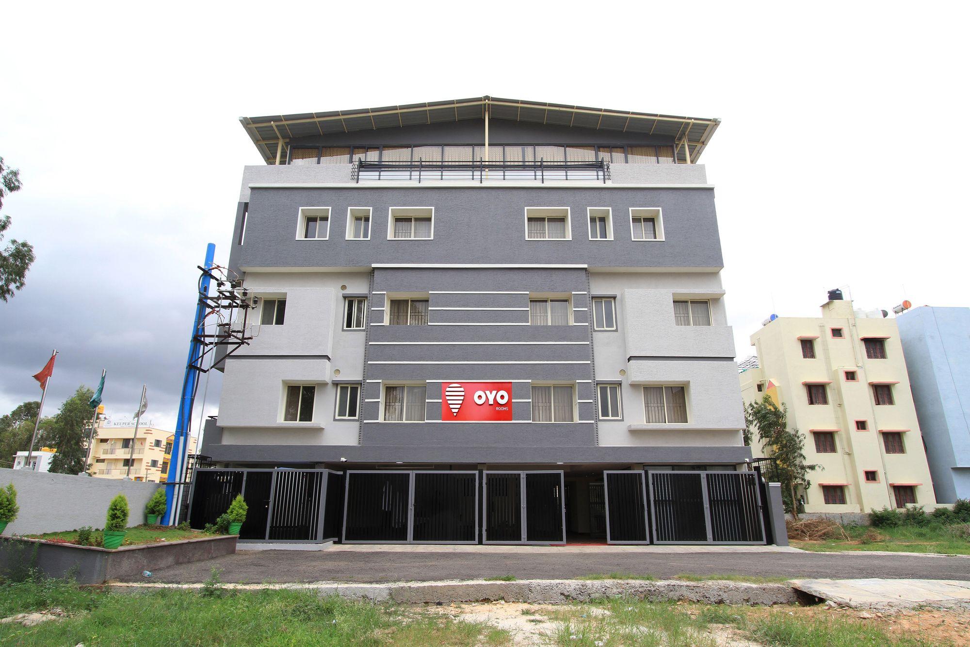 Oyo 4797 Lulu Hospitality Hotel Yelahanka Kültér fotó