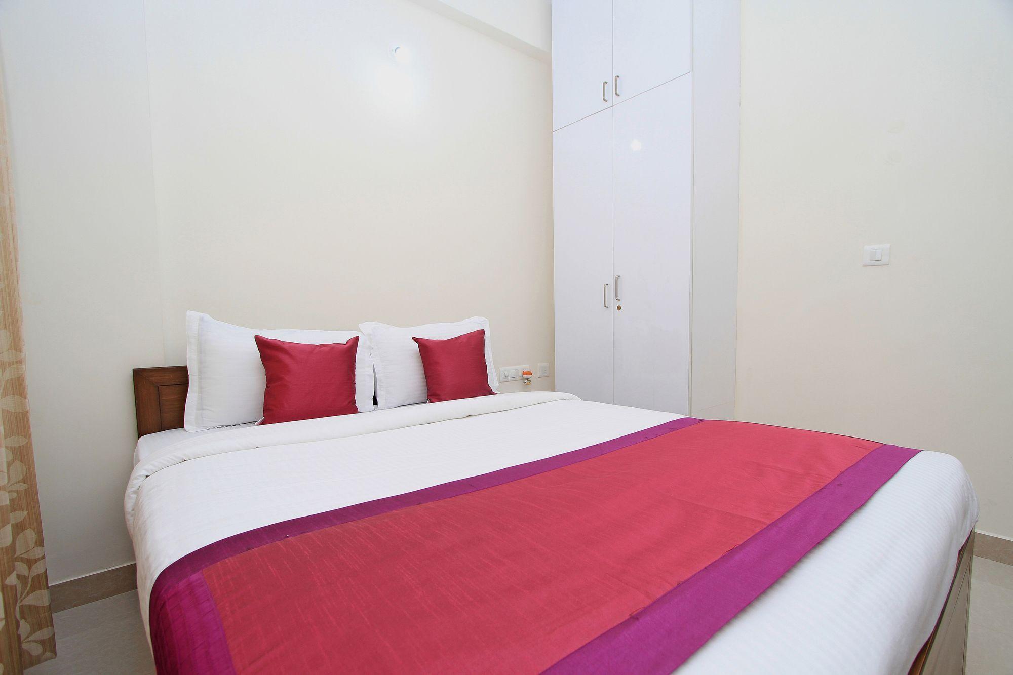 Oyo 4797 Lulu Hospitality Hotel Yelahanka Kültér fotó