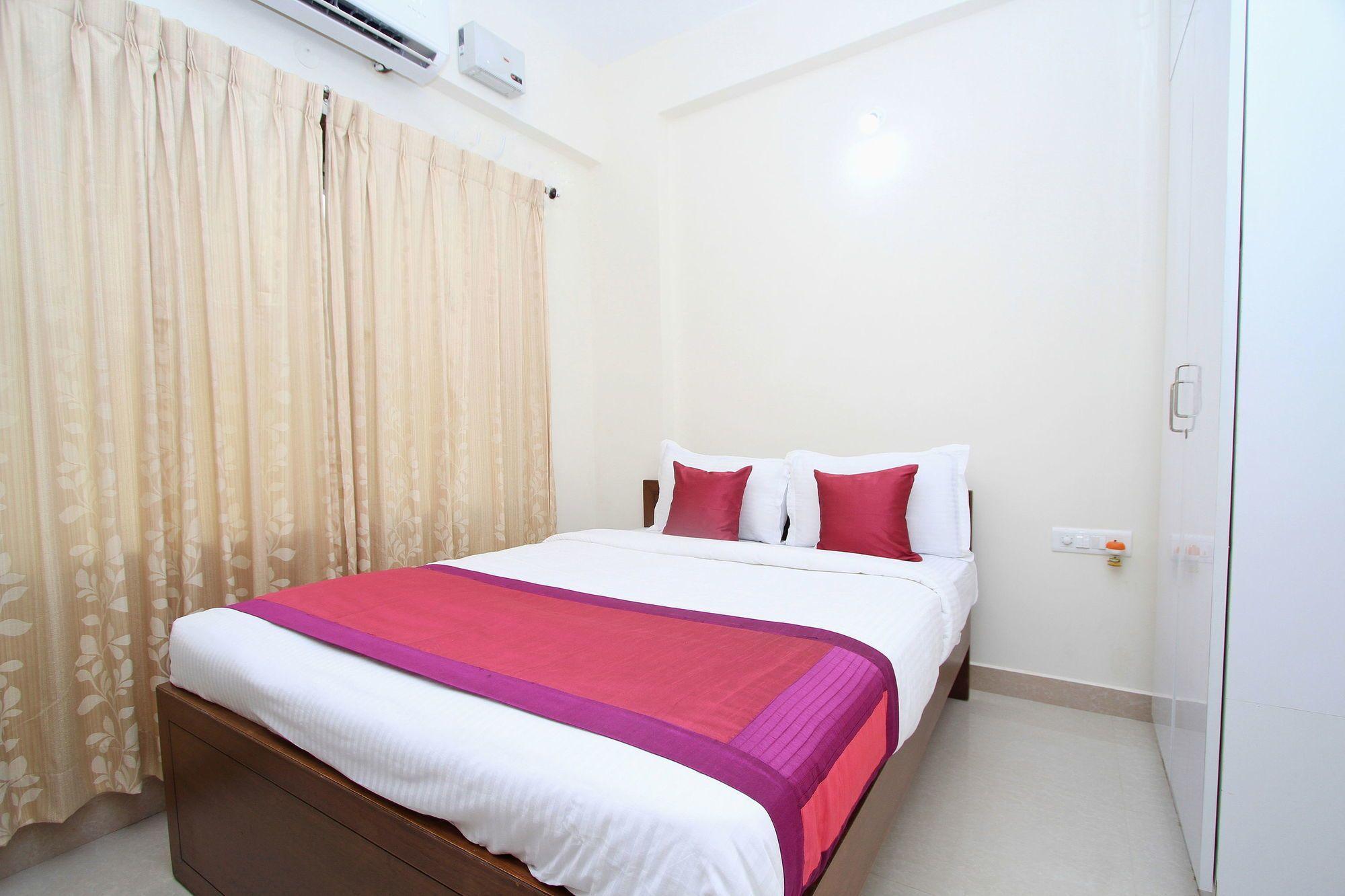 Oyo 4797 Lulu Hospitality Hotel Yelahanka Kültér fotó