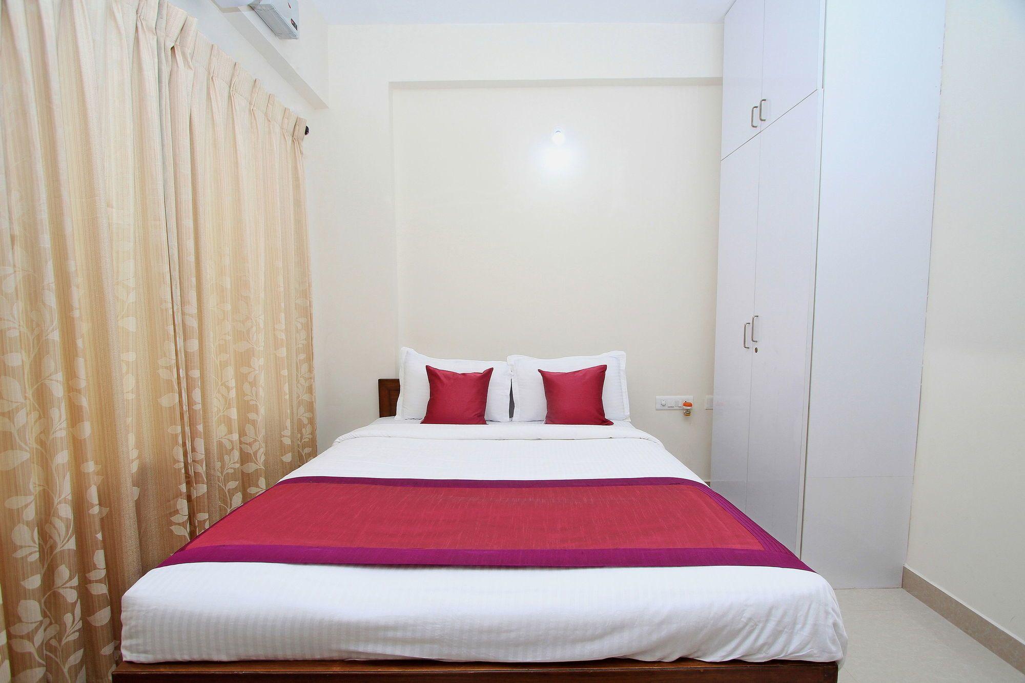 Oyo 4797 Lulu Hospitality Hotel Yelahanka Kültér fotó