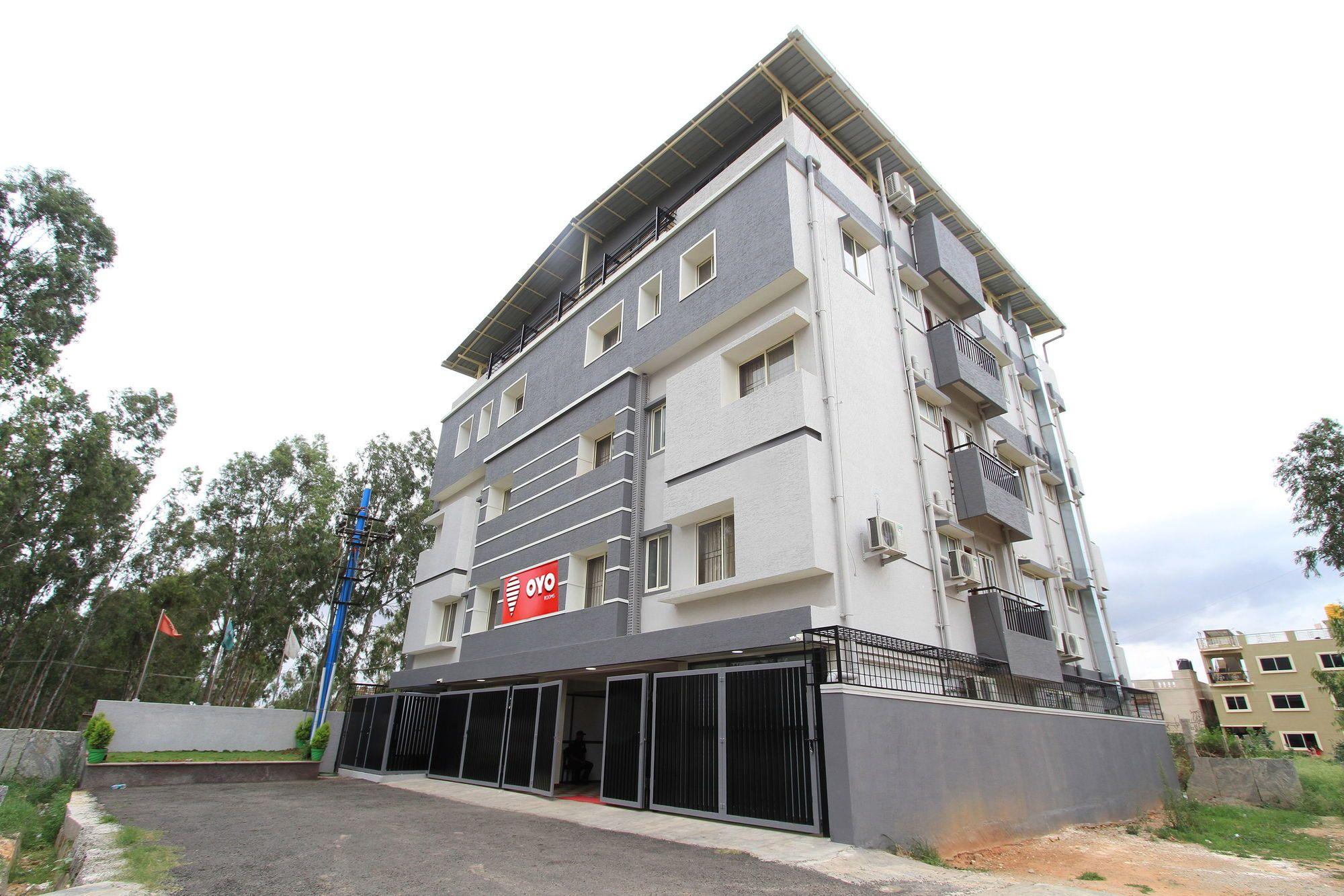 Oyo 4797 Lulu Hospitality Hotel Yelahanka Kültér fotó